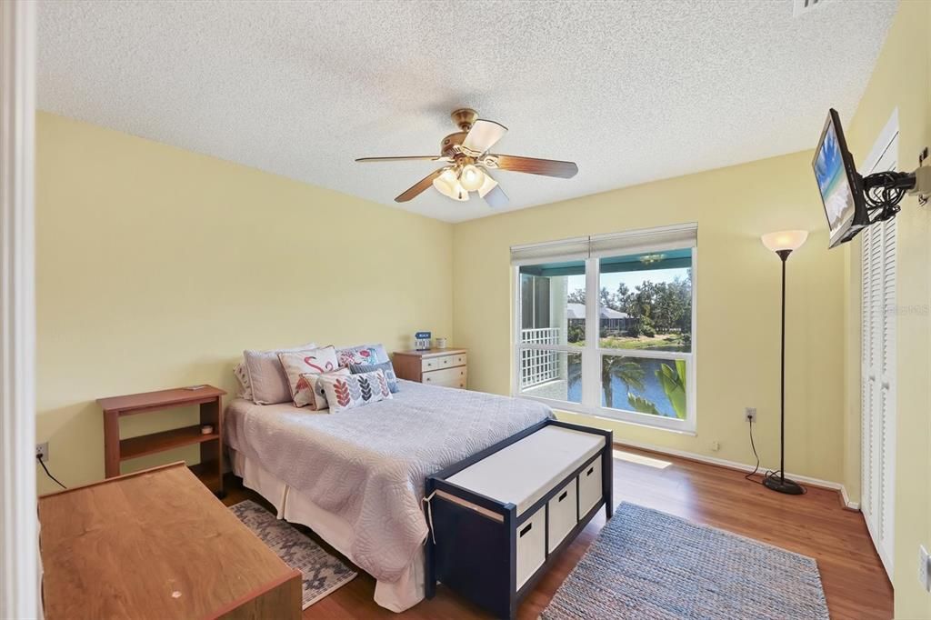 Под контрактом: $349,000 (3 спален, 3 ванн, 1708 Квадратных фут)