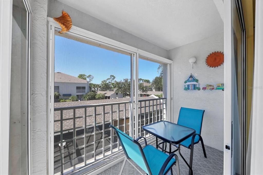 Под контрактом: $349,000 (3 спален, 3 ванн, 1708 Квадратных фут)