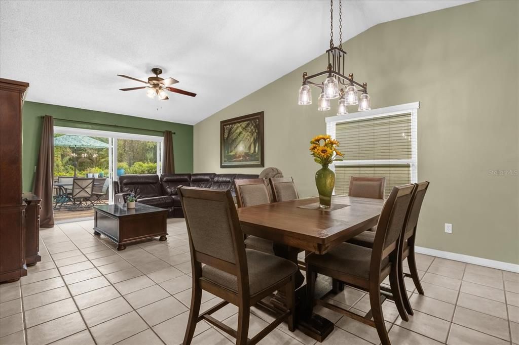 На продажу: $384,000 (4 спален, 2 ванн, 1658 Квадратных фут)