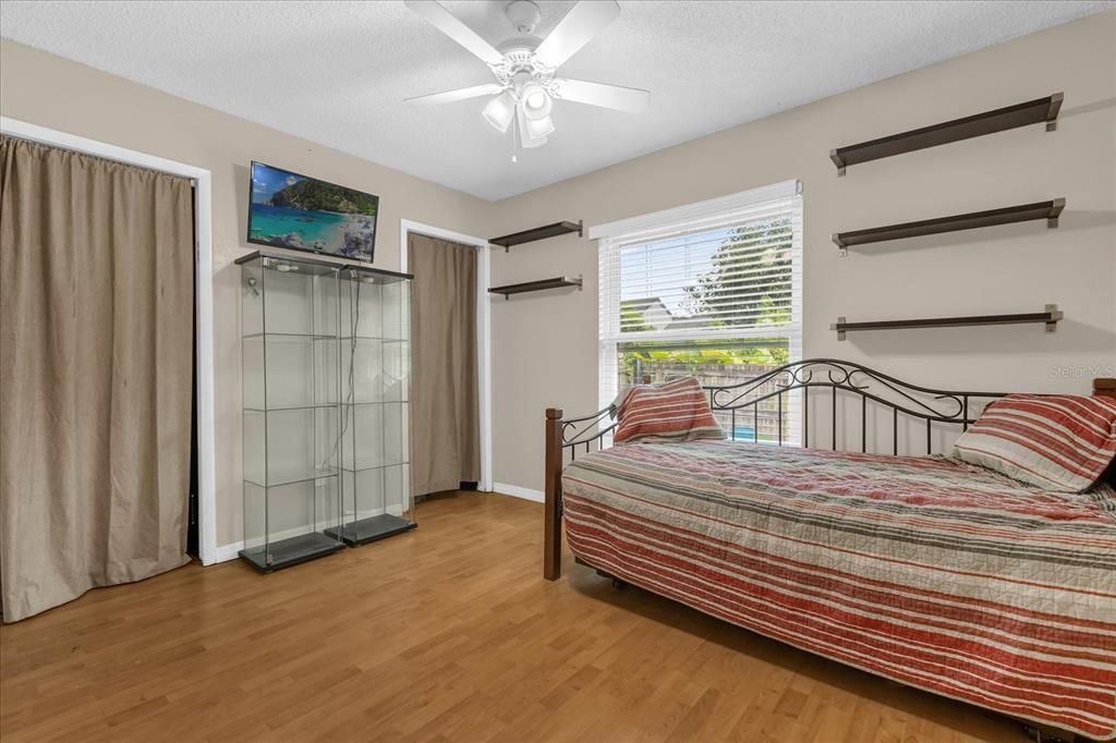 На продажу: $384,000 (4 спален, 2 ванн, 1658 Квадратных фут)