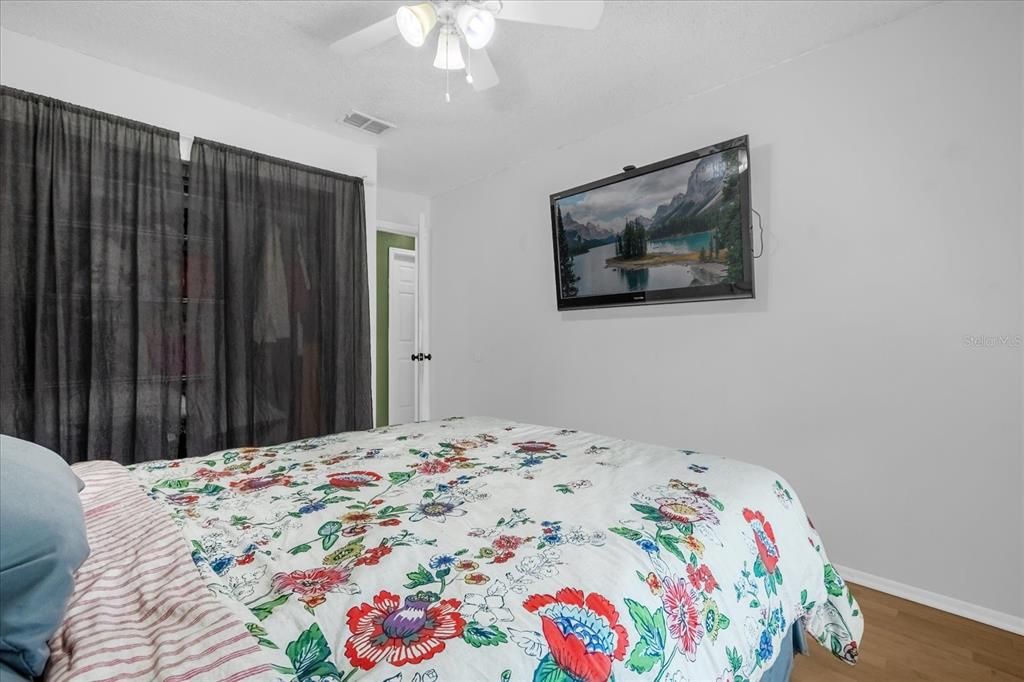 На продажу: $384,000 (4 спален, 2 ванн, 1658 Квадратных фут)