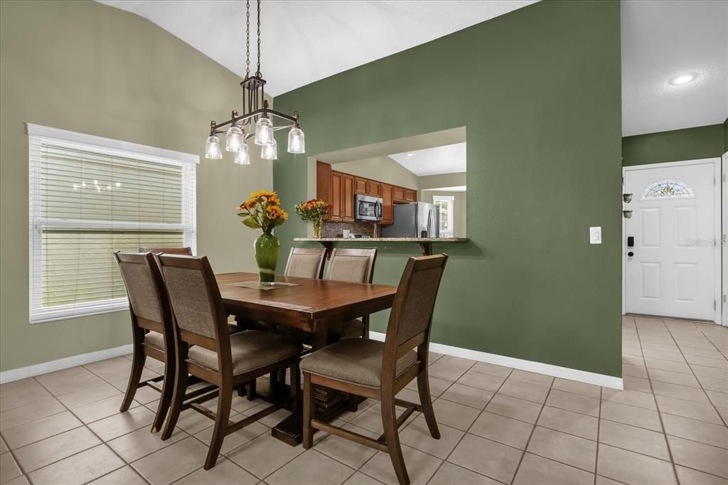 На продажу: $384,000 (4 спален, 2 ванн, 1658 Квадратных фут)