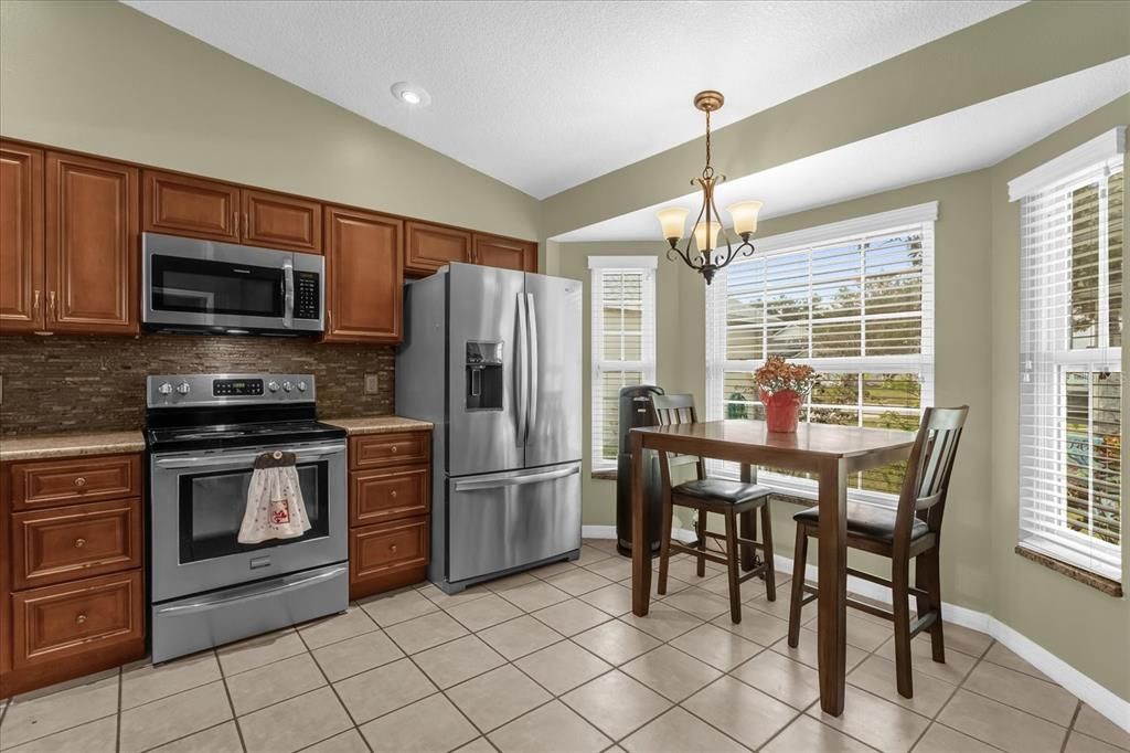 На продажу: $384,000 (4 спален, 2 ванн, 1658 Квадратных фут)