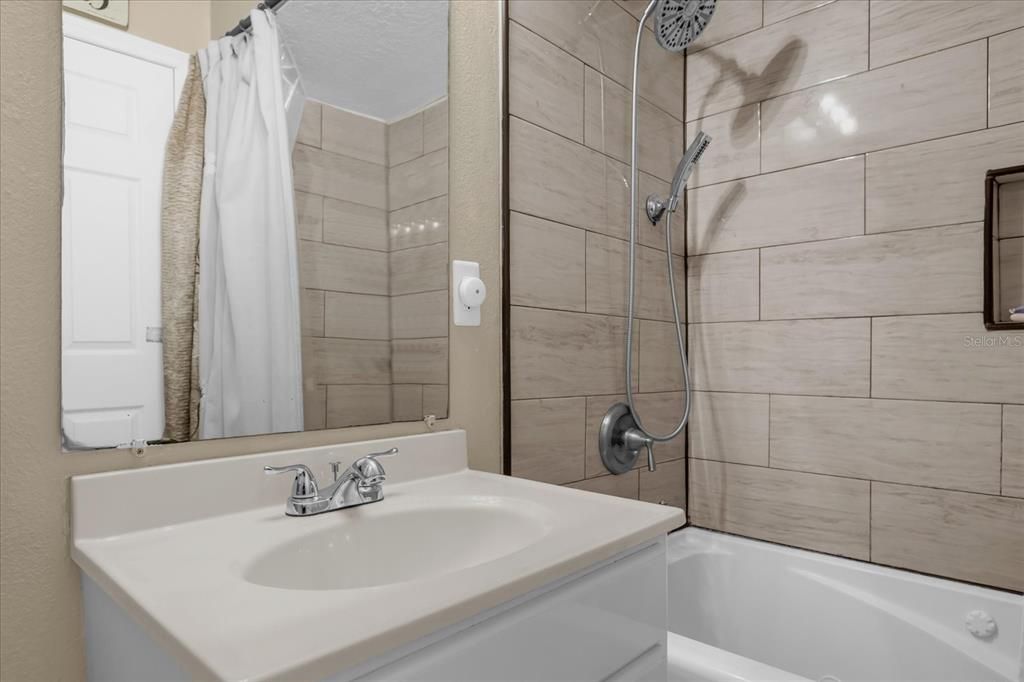 На продажу: $384,000 (4 спален, 2 ванн, 1658 Квадратных фут)