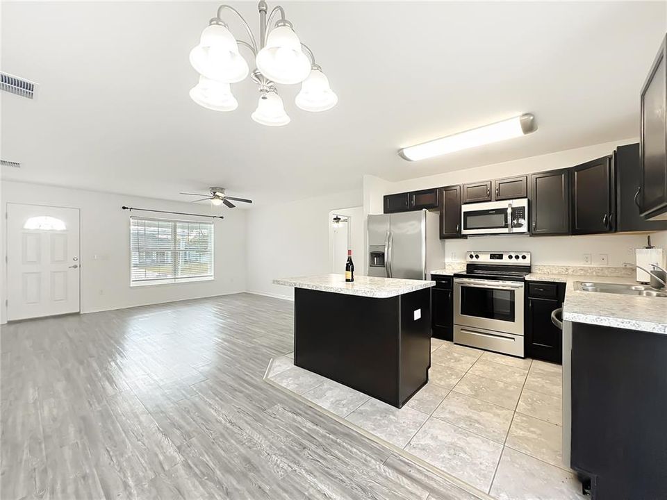 En Venta: $275,000 (3 camas, 2 baños, 1115 Pies cuadrados)