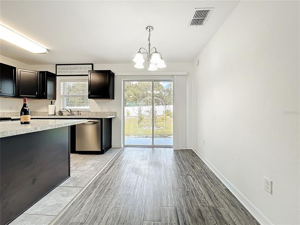 En Venta: $275,000 (3 camas, 2 baños, 1115 Pies cuadrados)