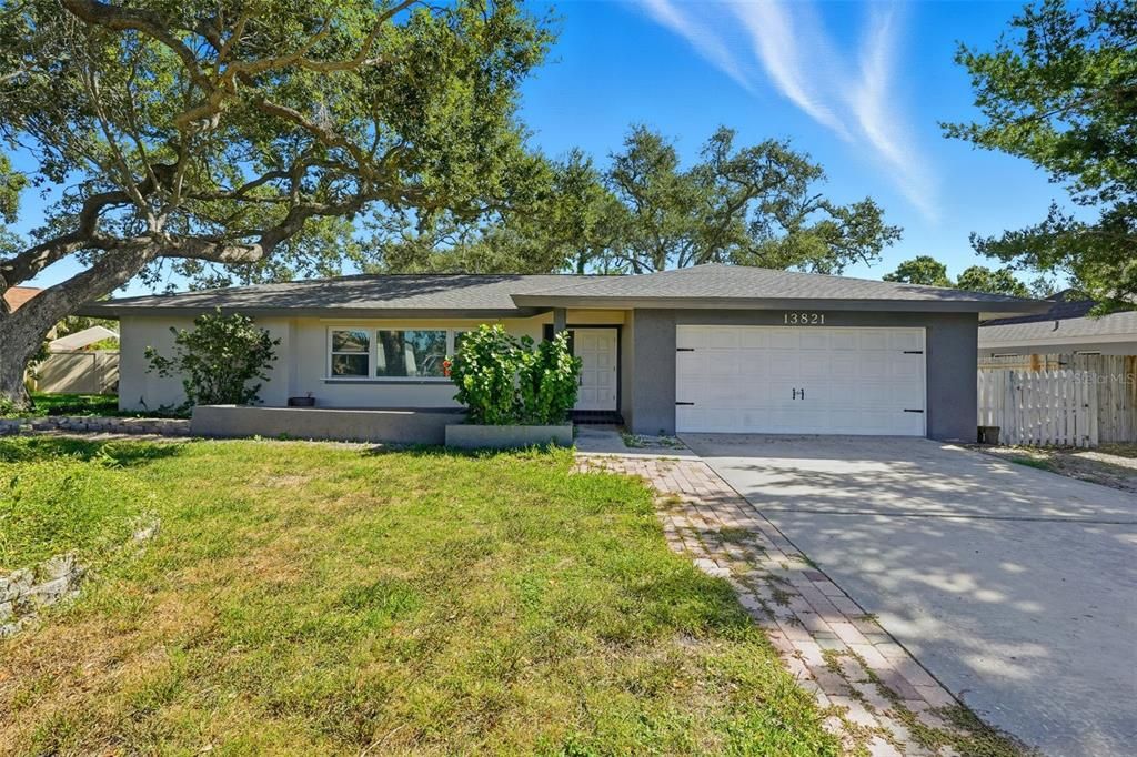 Vendido Recientemente: $589,789 (4 camas, 2 baños, 2054 Pies cuadrados)