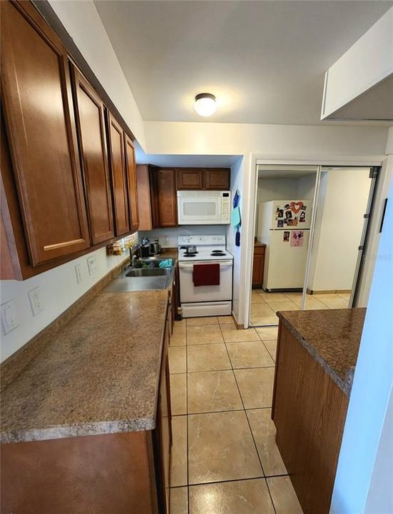 For Sale: $174,990 (2 beds, 2 baths, 1030 Square Feet)