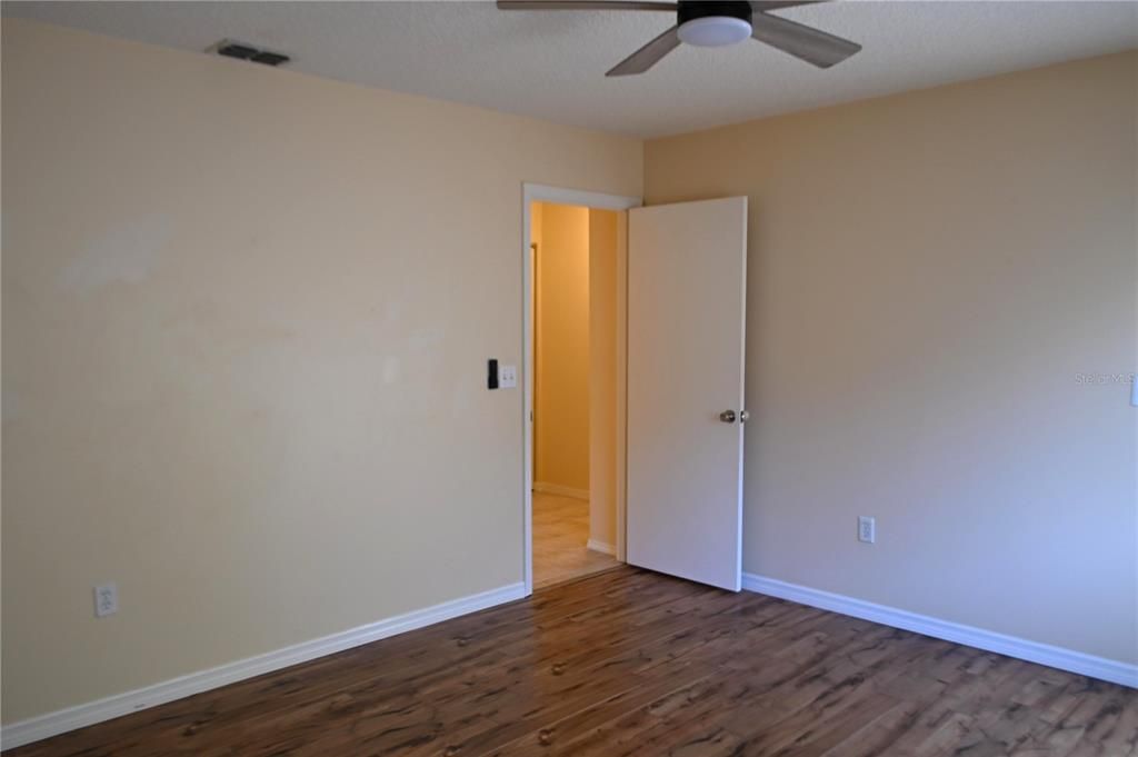 На продажу: $198,000 (2 спален, 1 ванн, 1435 Квадратных фут)