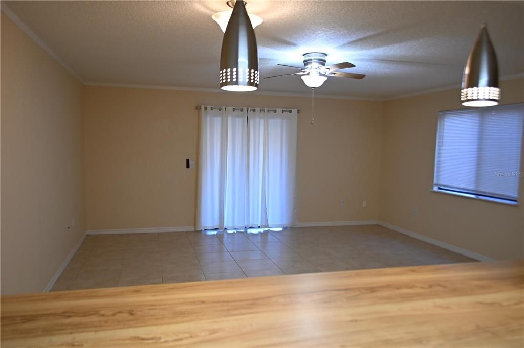 На продажу: $198,000 (2 спален, 1 ванн, 1435 Квадратных фут)