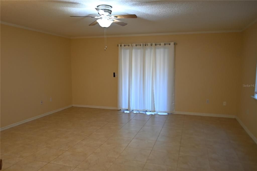 На продажу: $198,000 (2 спален, 1 ванн, 1435 Квадратных фут)