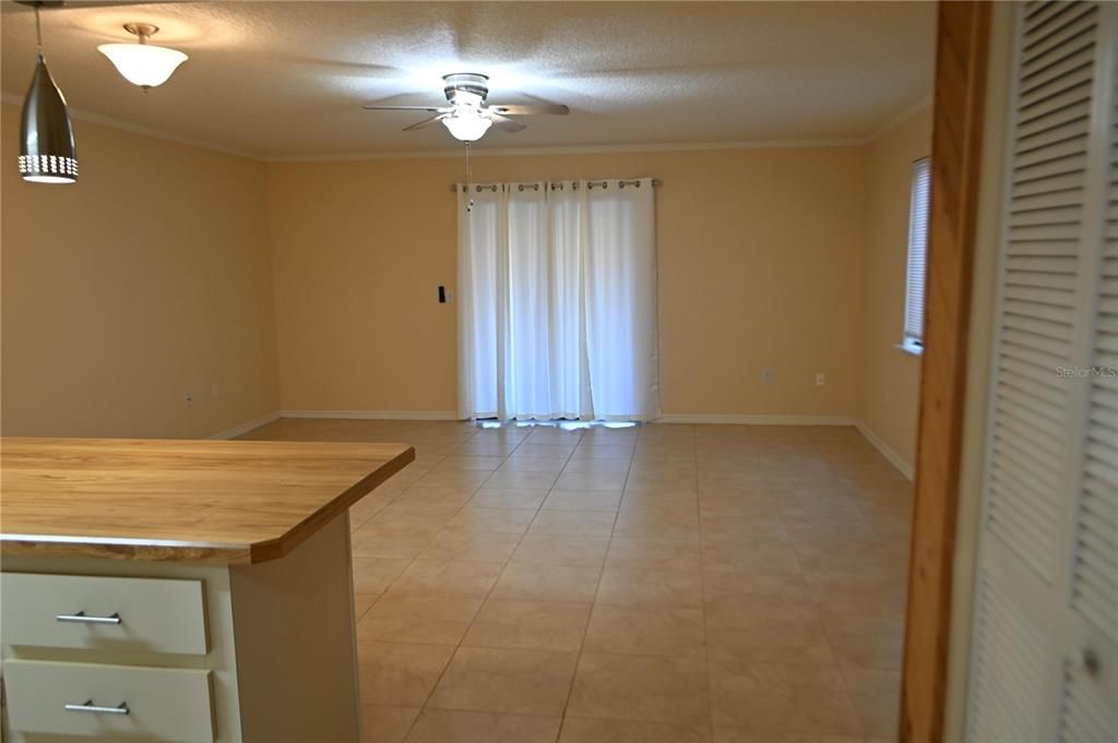 На продажу: $198,000 (2 спален, 1 ванн, 1435 Квадратных фут)