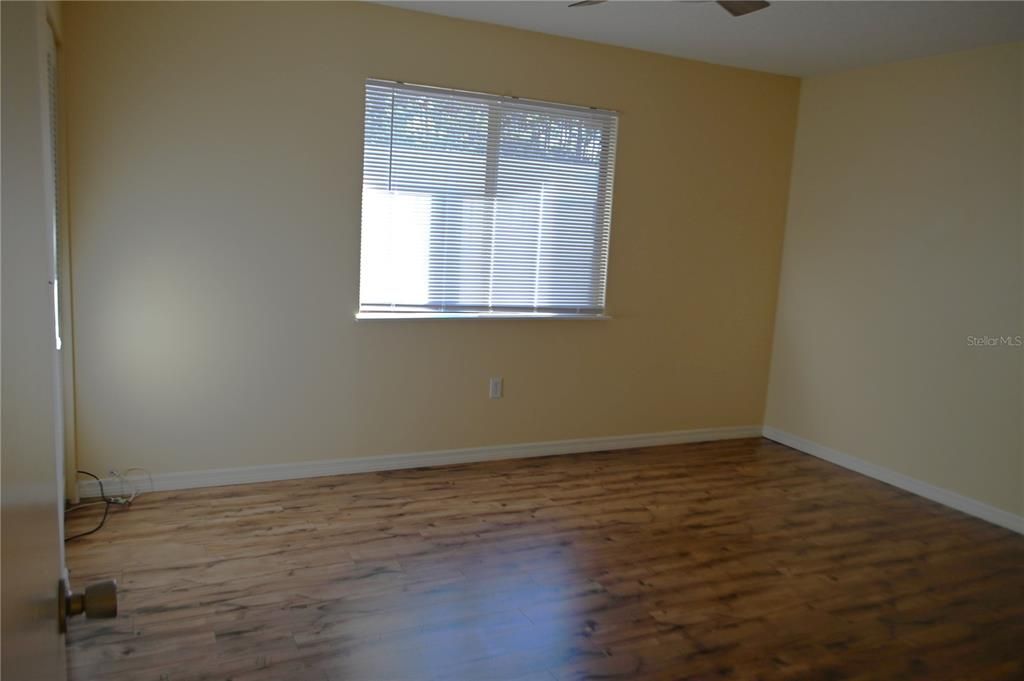 На продажу: $198,000 (2 спален, 1 ванн, 1435 Квадратных фут)