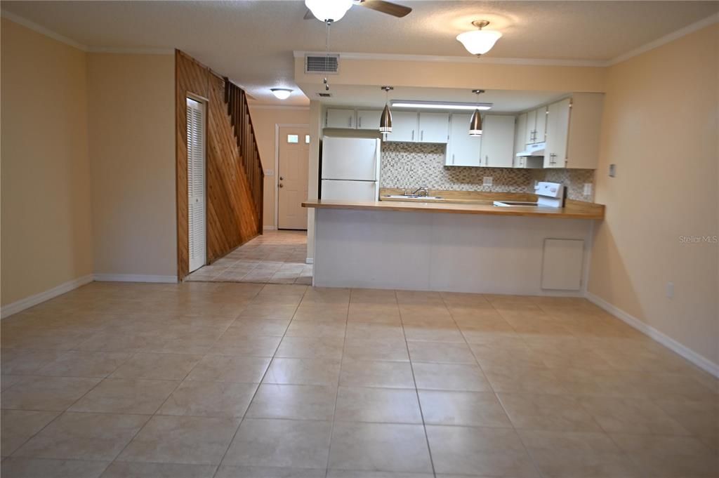 На продажу: $198,000 (2 спален, 1 ванн, 1435 Квадратных фут)