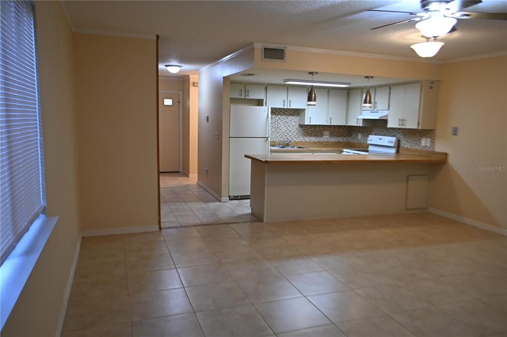 На продажу: $198,000 (2 спален, 1 ванн, 1435 Квадратных фут)