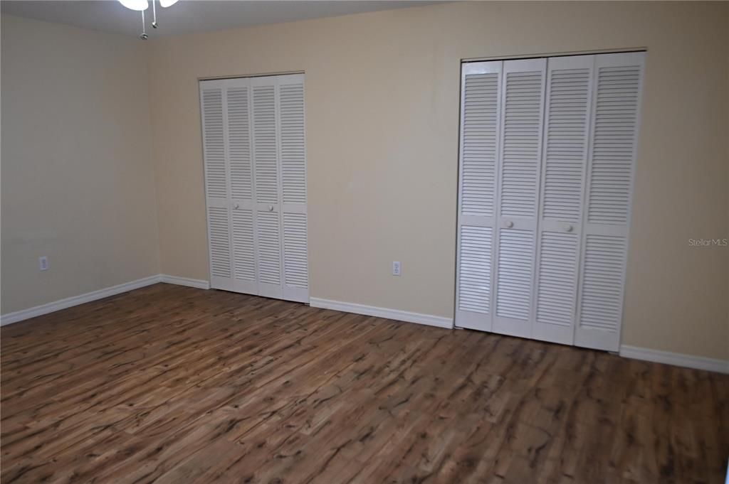 На продажу: $198,000 (2 спален, 1 ванн, 1435 Квадратных фут)