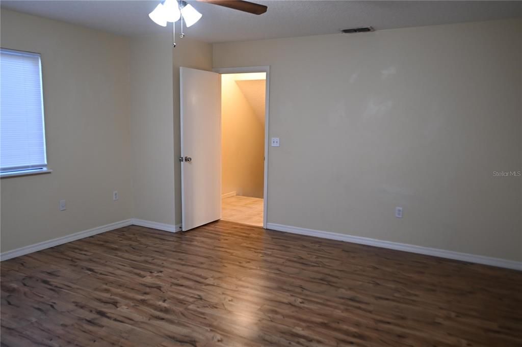 На продажу: $198,000 (2 спален, 1 ванн, 1435 Квадратных фут)