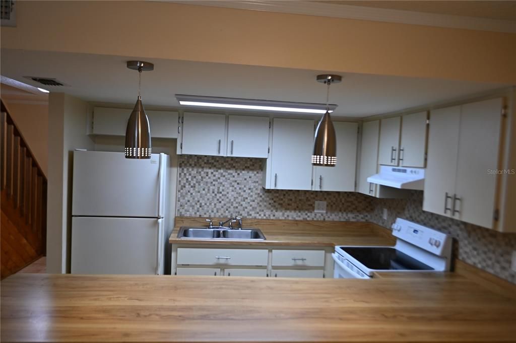 На продажу: $198,000 (2 спален, 1 ванн, 1435 Квадратных фут)