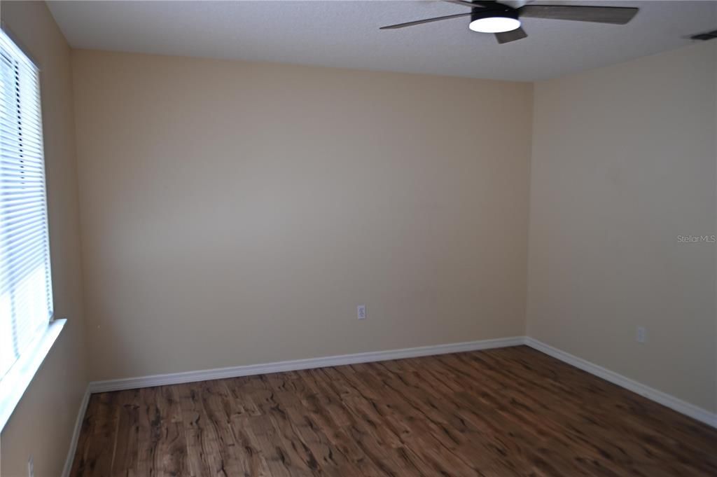 На продажу: $198,000 (2 спален, 1 ванн, 1435 Квадратных фут)