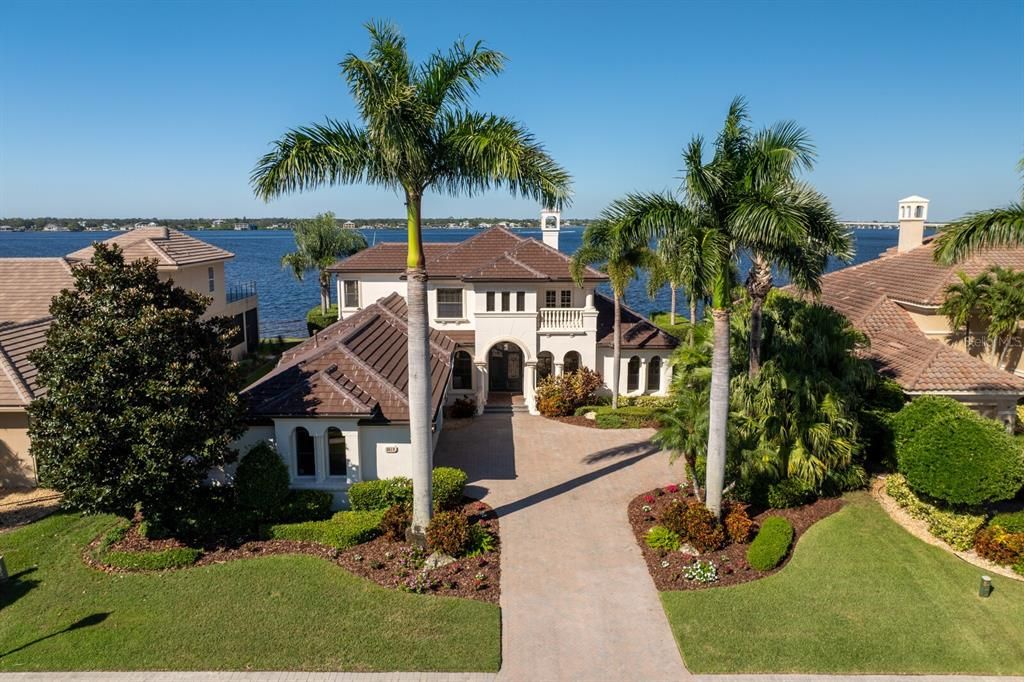 Recently Sold: $2,700,000 (5 beds, 3 baths, 4256 Square Feet)