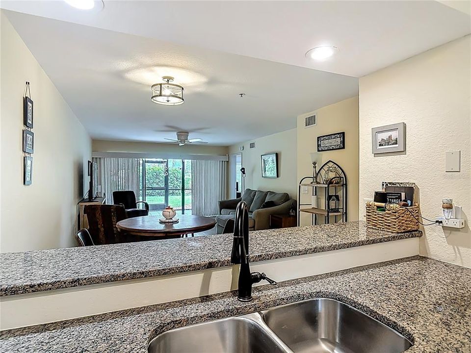 Active With Contract: $324,000 (2 beds, 2 baths, 1128 Square Feet)