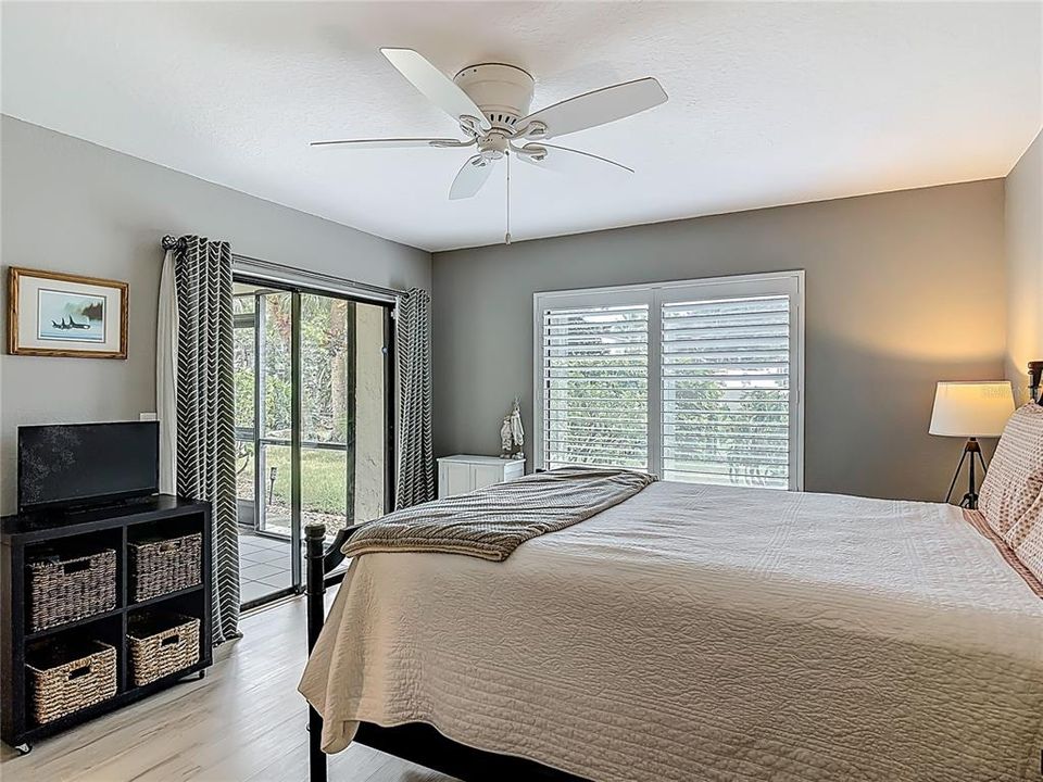 Active With Contract: $324,000 (2 beds, 2 baths, 1128 Square Feet)