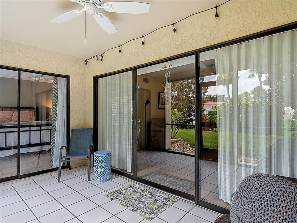 Active With Contract: $324,000 (2 beds, 2 baths, 1128 Square Feet)