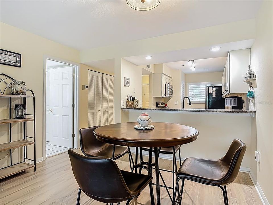 Active With Contract: $324,000 (2 beds, 2 baths, 1128 Square Feet)