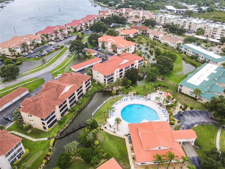 Active With Contract: $324,000 (2 beds, 2 baths, 1128 Square Feet)