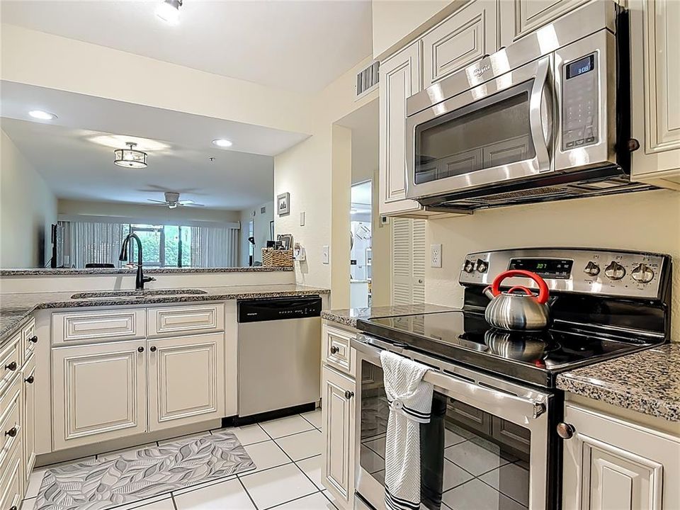 Active With Contract: $324,000 (2 beds, 2 baths, 1128 Square Feet)