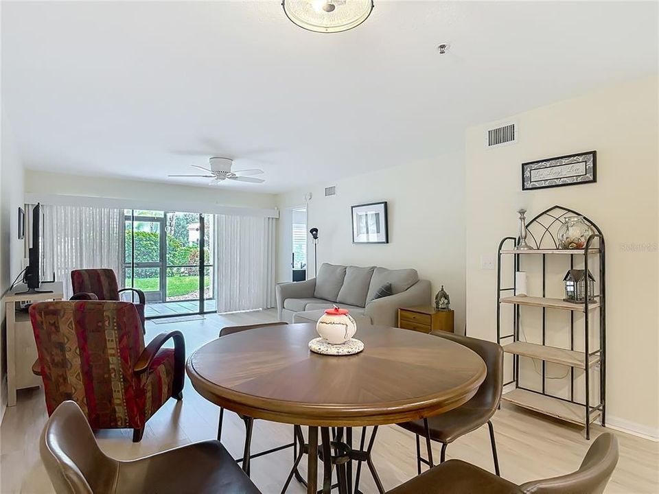 Active With Contract: $324,000 (2 beds, 2 baths, 1128 Square Feet)