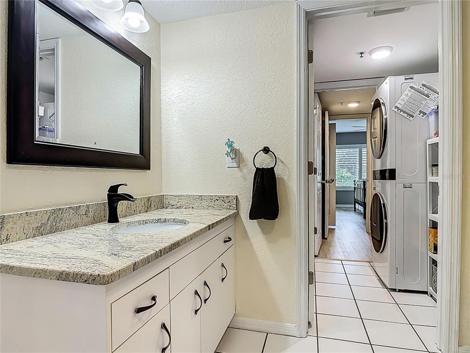 Active With Contract: $324,000 (2 beds, 2 baths, 1128 Square Feet)