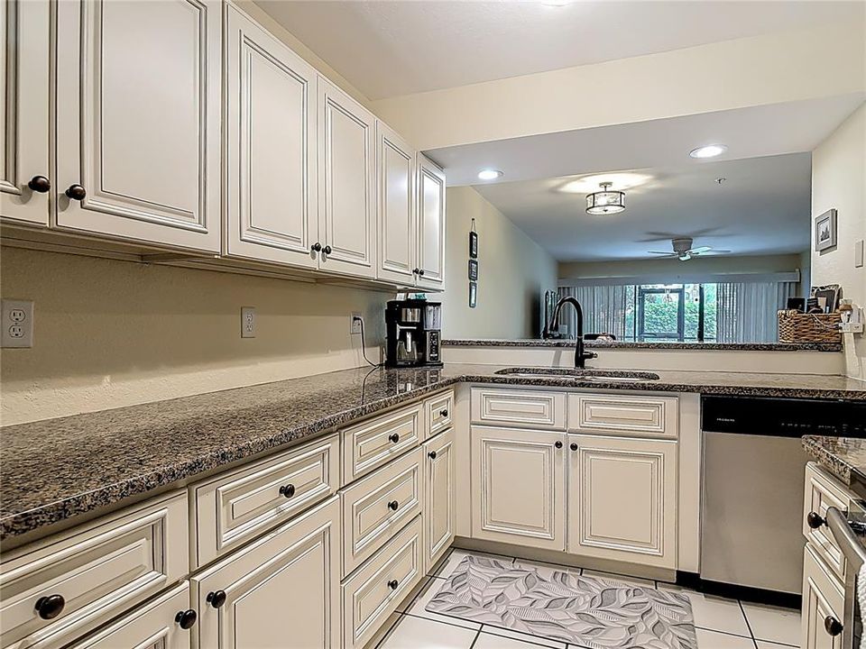 Active With Contract: $324,000 (2 beds, 2 baths, 1128 Square Feet)