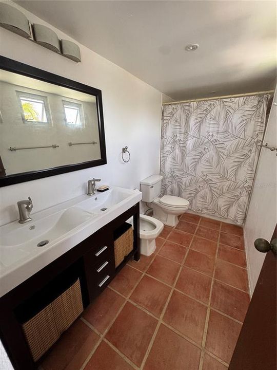 Active With Contract: $357,000 (3 beds, 2 baths, 1980 Square Feet)