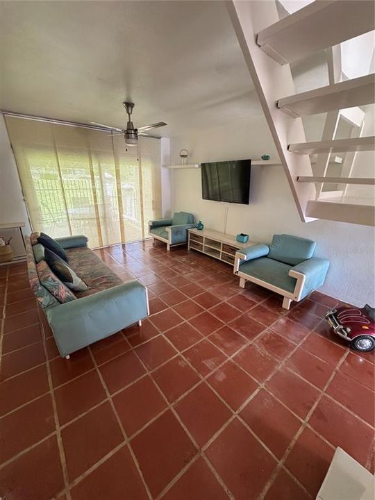 Active With Contract: $357,000 (3 beds, 2 baths, 1980 Square Feet)