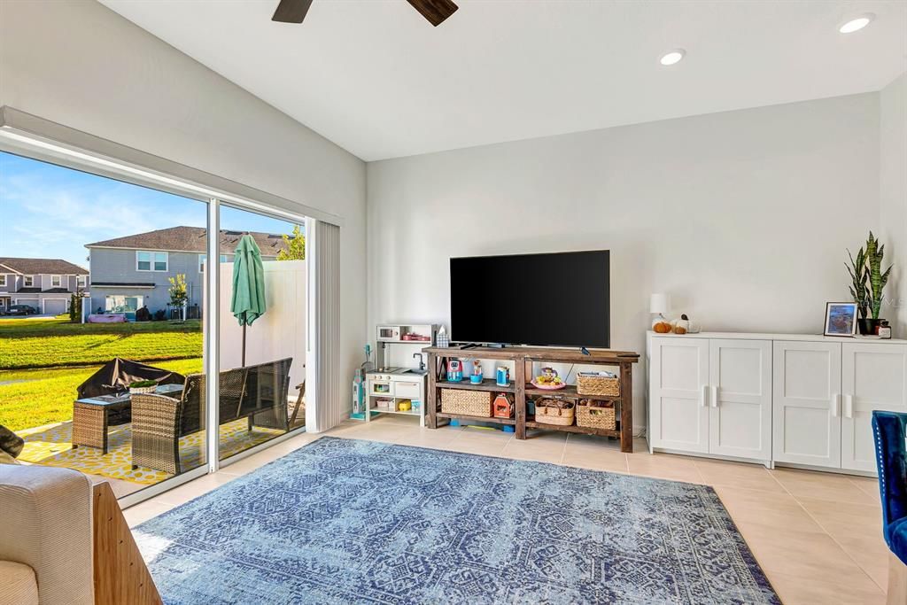 For Sale: $290,000 (3 beds, 2 baths, 1382 Square Feet)