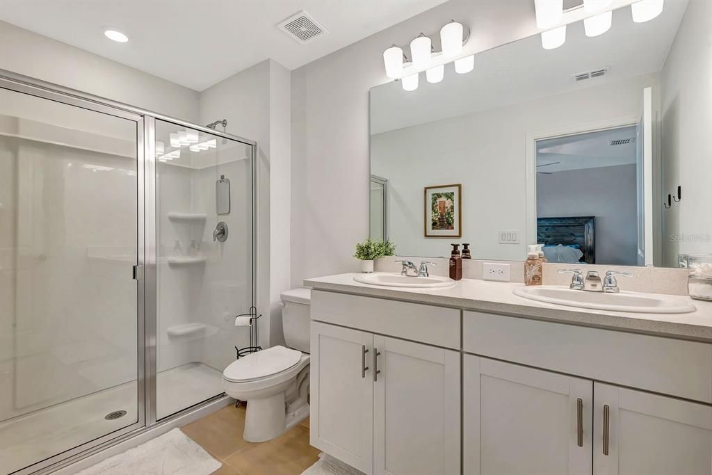 For Sale: $290,000 (3 beds, 2 baths, 1382 Square Feet)