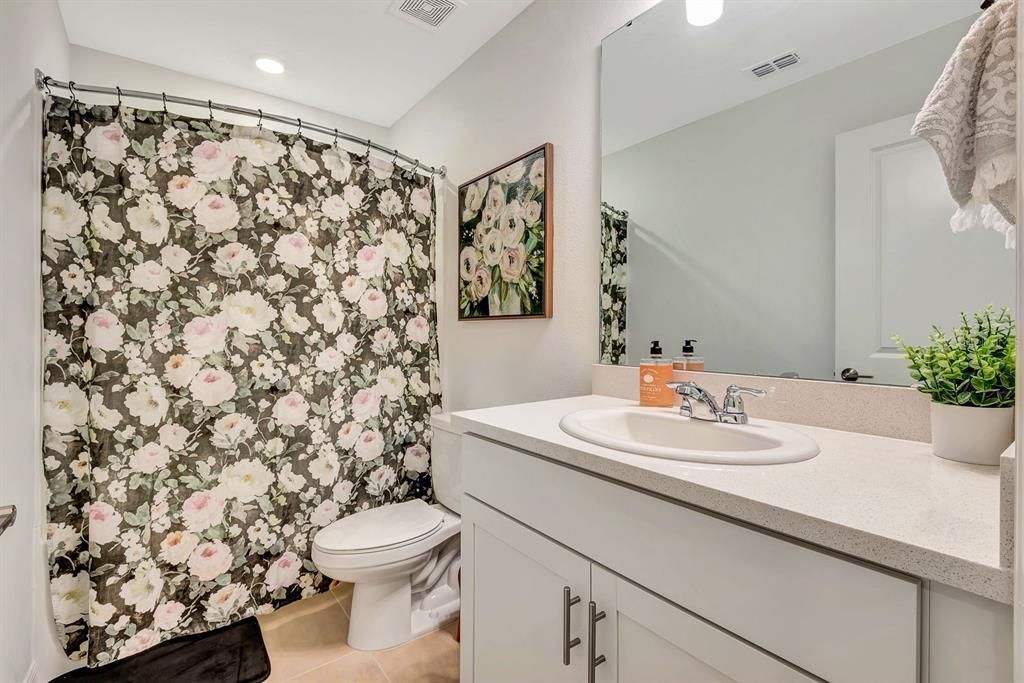 For Sale: $290,000 (3 beds, 2 baths, 1382 Square Feet)