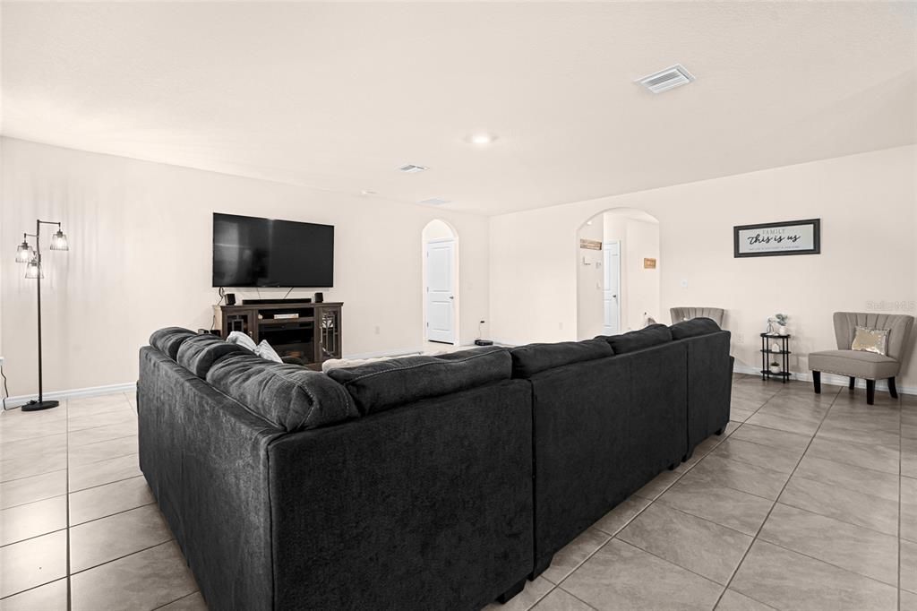 For Sale: $344,900 (4 beds, 2 baths, 2326 Square Feet)