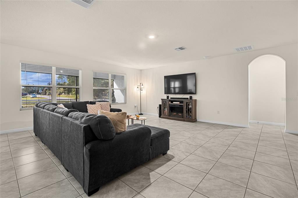 For Sale: $344,900 (4 beds, 2 baths, 2326 Square Feet)