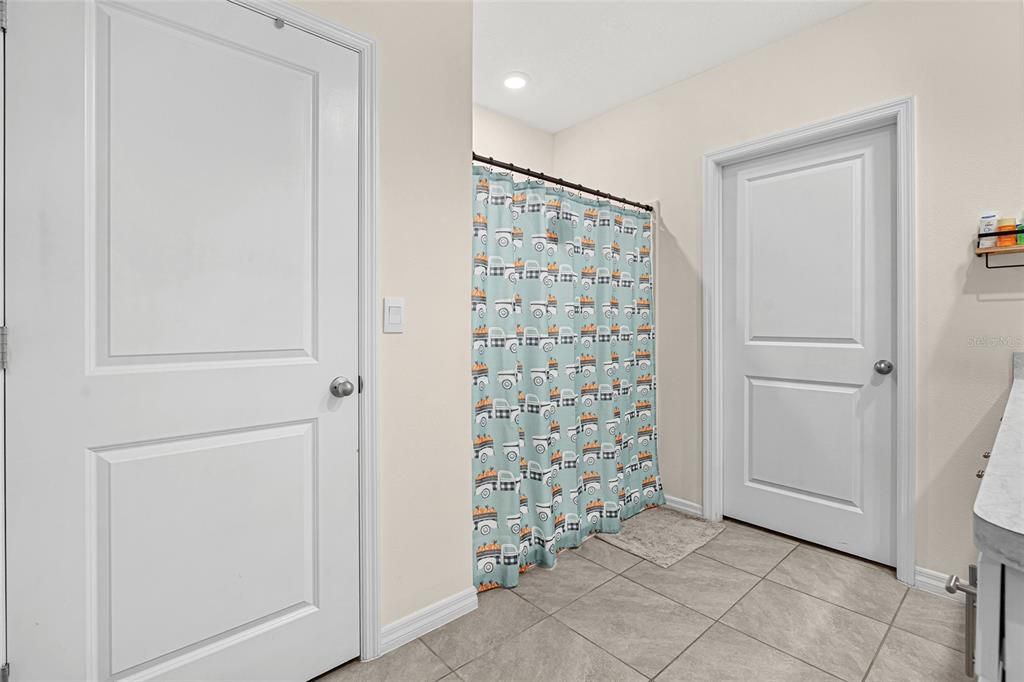 For Sale: $344,900 (4 beds, 2 baths, 2326 Square Feet)