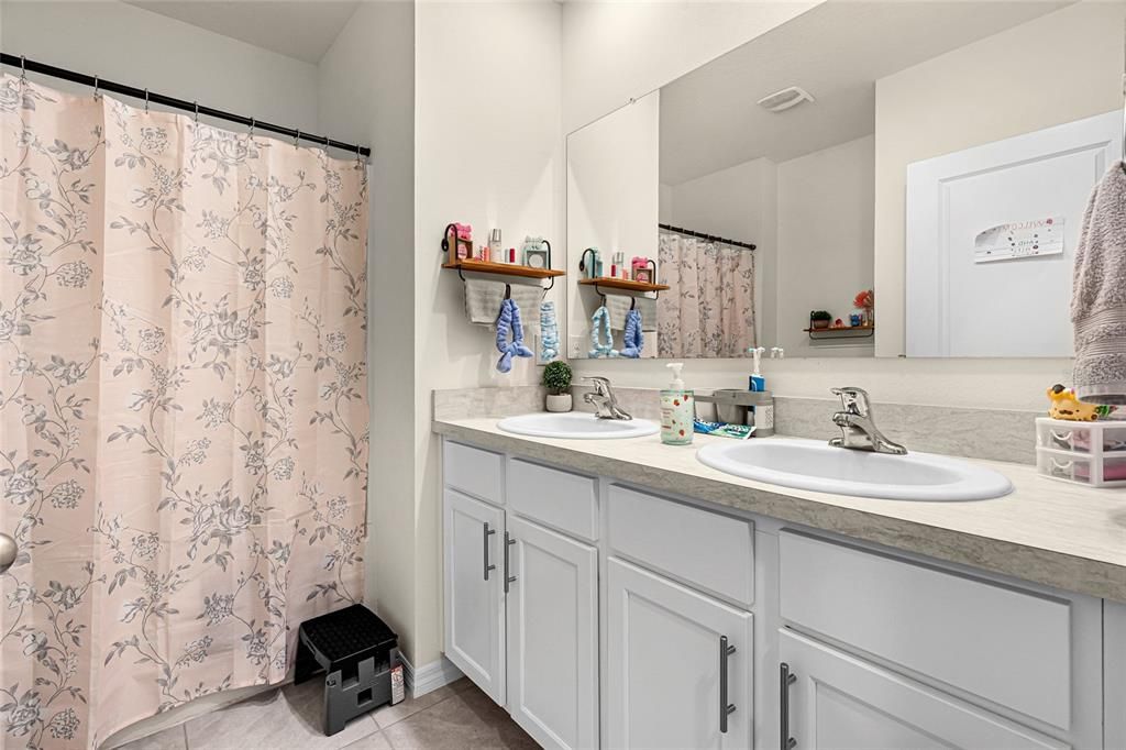 For Sale: $344,900 (4 beds, 2 baths, 2326 Square Feet)