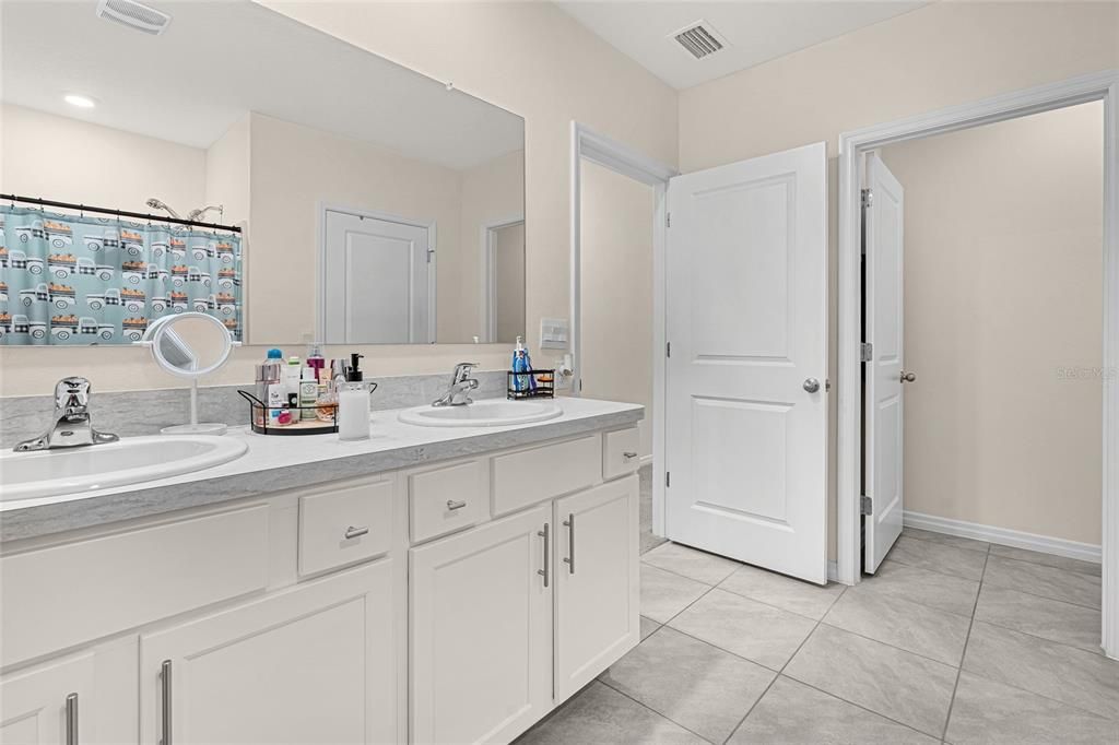 For Sale: $344,900 (4 beds, 2 baths, 2326 Square Feet)