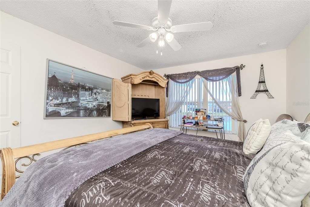 For Sale: $499,000 (6 beds, 3 baths, 2679 Square Feet)