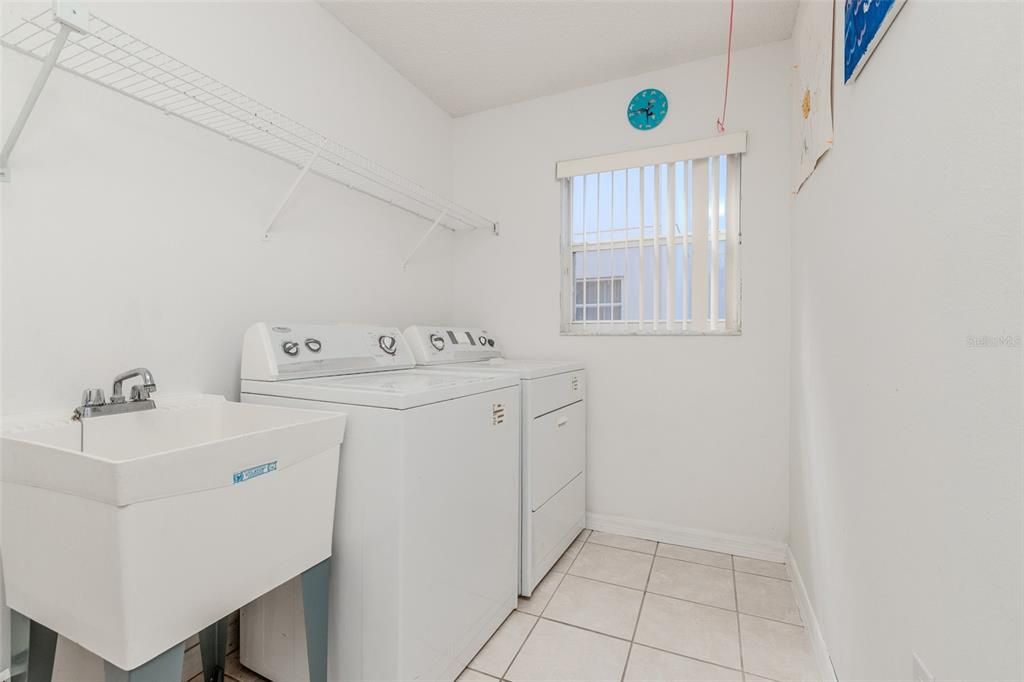 For Sale: $499,000 (6 beds, 3 baths, 2679 Square Feet)