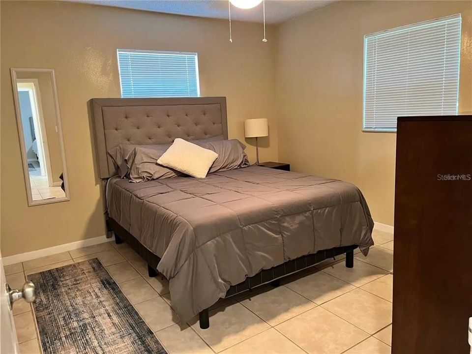 На продажу: $350,000 (4 спален, 0 ванн, 1920 Квадратных фут)