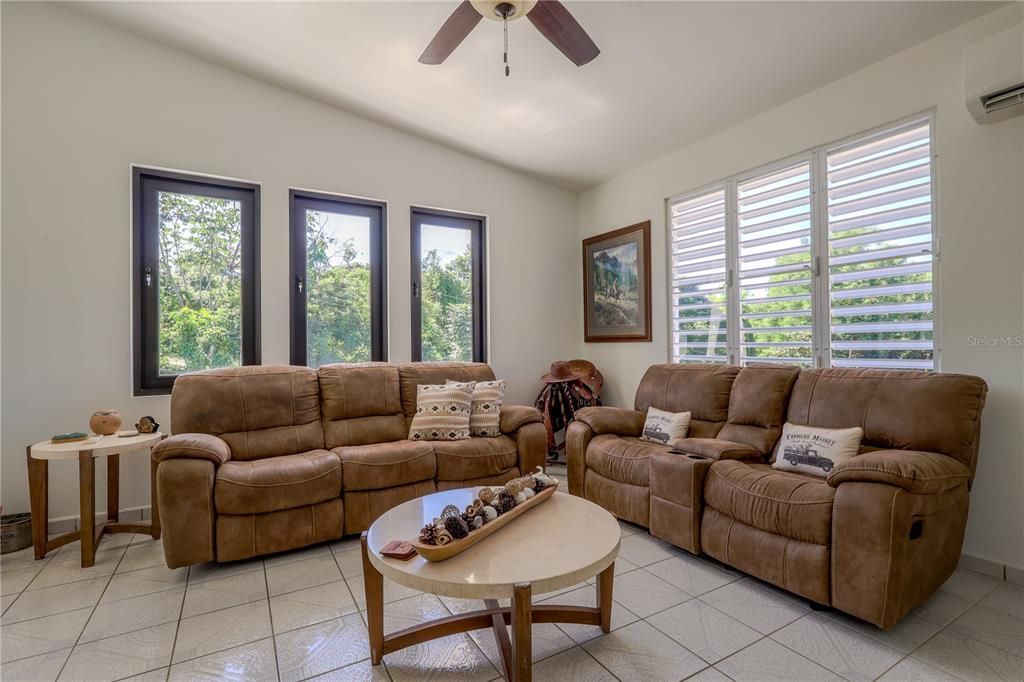 На продажу: $1,500,000 (4 спален, 3 ванн, 1800 Квадратных фут)