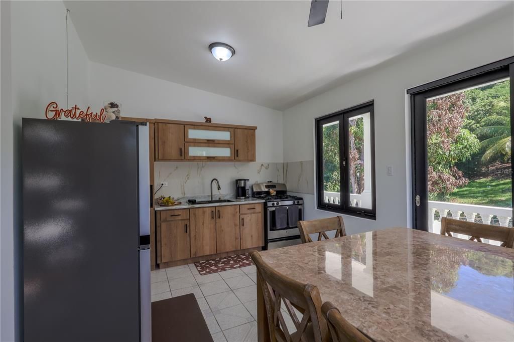 На продажу: $1,500,000 (4 спален, 3 ванн, 1800 Квадратных фут)