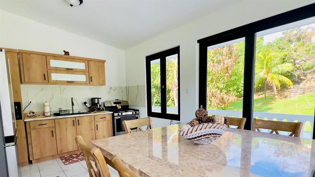 На продажу: $1,500,000 (4 спален, 3 ванн, 1800 Квадратных фут)