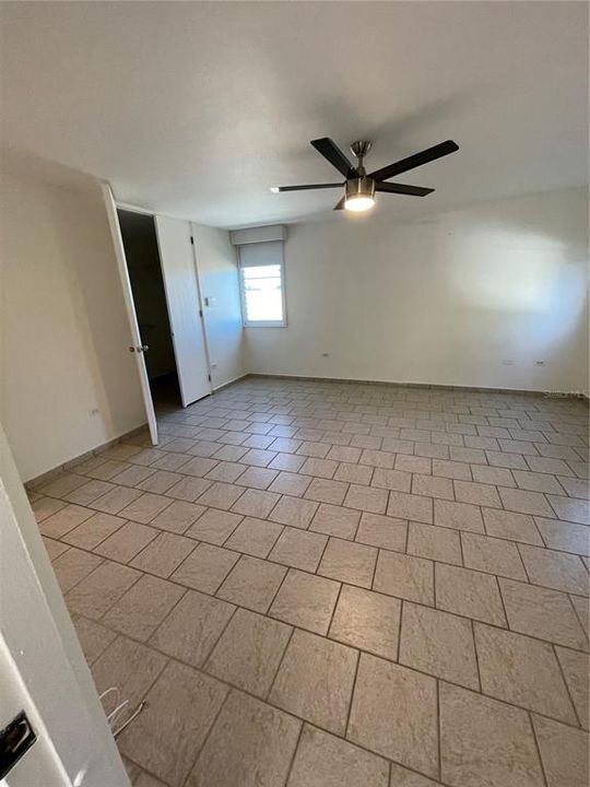 For Rent: $4,500 (4 beds, 2 baths, 2700 Square Feet)